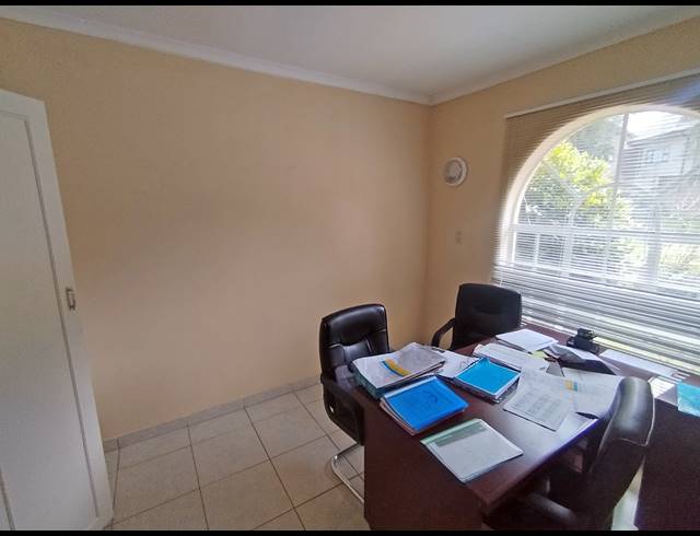 5 BEDROOM HOUSE FOR SALE IN COUNTRY LIFE PARK